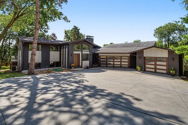 2968 W Owasso Boulevard, Roseville, MN 55113