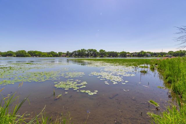 2968 W Owasso Boulevard, Roseville, MN 55113