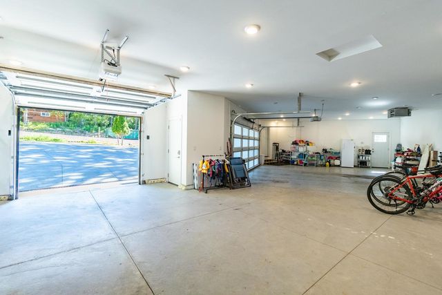 2968 W Owasso Boulevard, Roseville, MN 55113