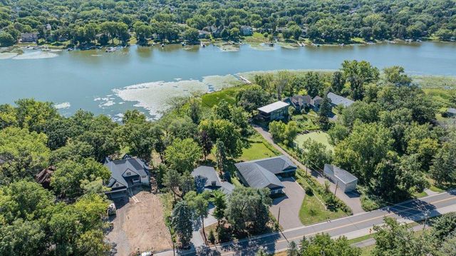 2968 W Owasso Boulevard, Roseville, MN 55113