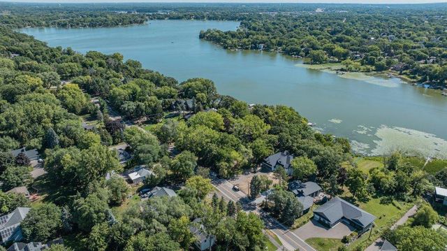 2968 W Owasso Boulevard, Roseville, MN 55113