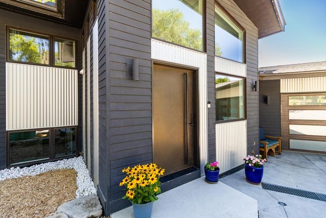 2968 W Owasso Boulevard, Roseville, MN 55113
