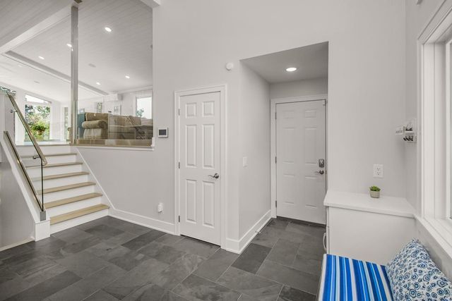 2968 W Owasso Boulevard, Roseville, MN 55113