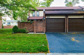 1105 Kirts Boulevard A, Troy, MI 48084