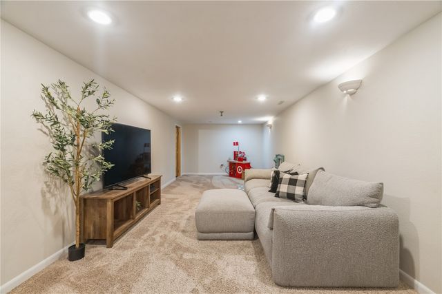 116 Edgewood Road NW, Cedar Rapids, IA 52405