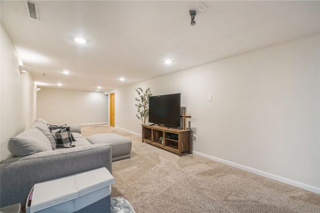 116 Edgewood Road NW, Cedar Rapids, IA 52405