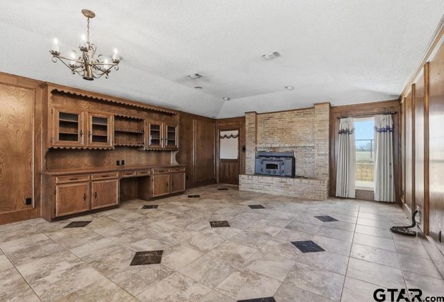 810 W Pine St, Winnsboro, TX 75494