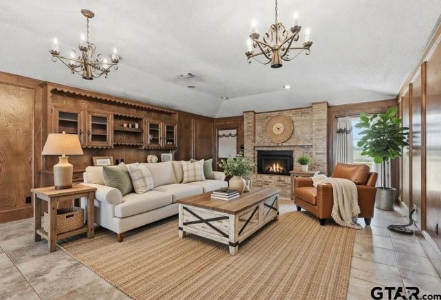 810 W Pine St, Winnsboro, TX 75494