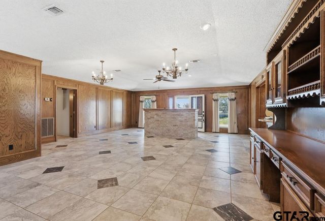 810 W Pine St, Winnsboro, TX 75494