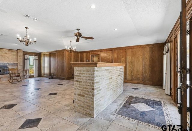 810 W Pine St, Winnsboro, TX 75494