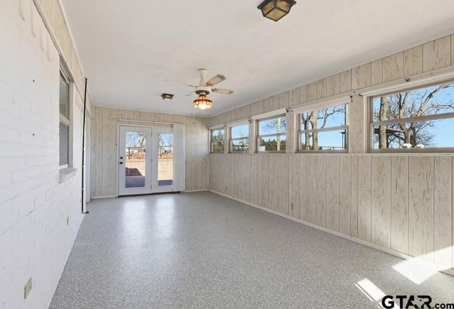 810 W Pine St, Winnsboro, TX 75494