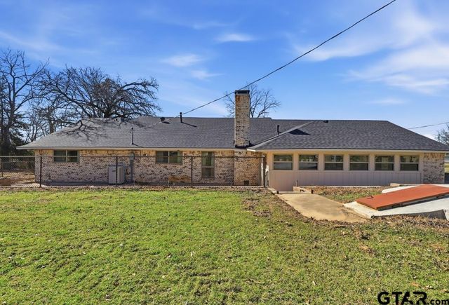 810 W Pine St, Winnsboro, TX 75494