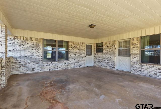 810 W Pine St, Winnsboro, TX 75494