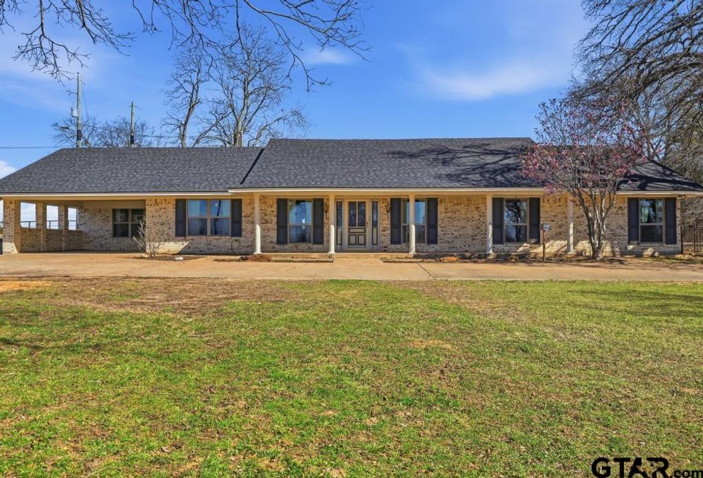 810 W Pine St, Winnsboro, TX 75494