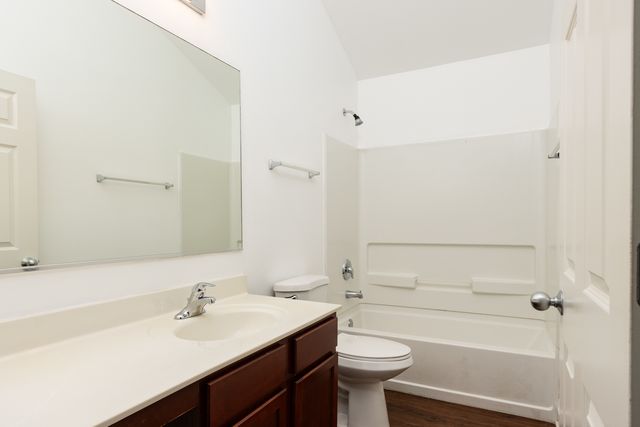 2534 Evergreen Circle, Mchenry, IL 60050