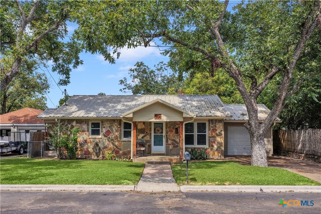304 E Live Oak Street, Burnet, TX 78611