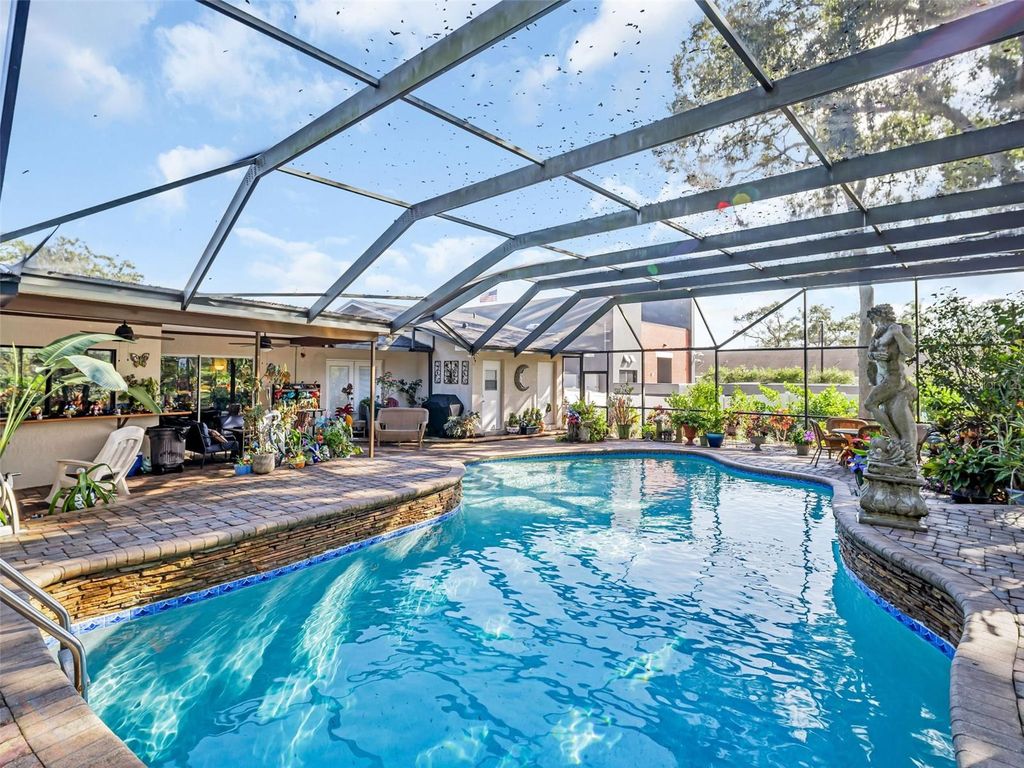 Image 2 of property listing at 3061 ALT 19, Palm Harbor, FL 34683