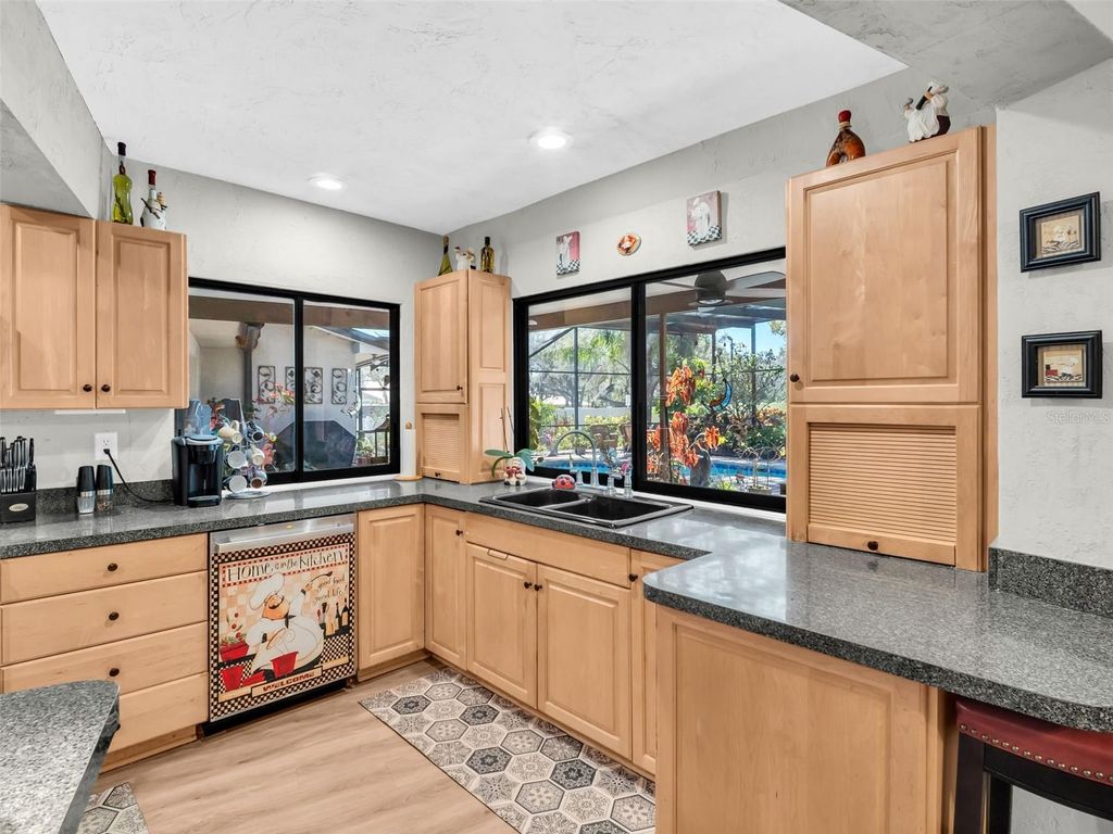 Image 12 of property listing at 3061 ALT 19, Palm Harbor, FL 34683