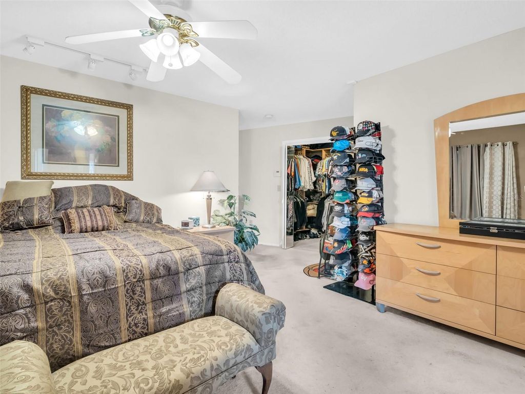 Image 21 of property listing at 3061 ALT 19, Palm Harbor, FL 34683