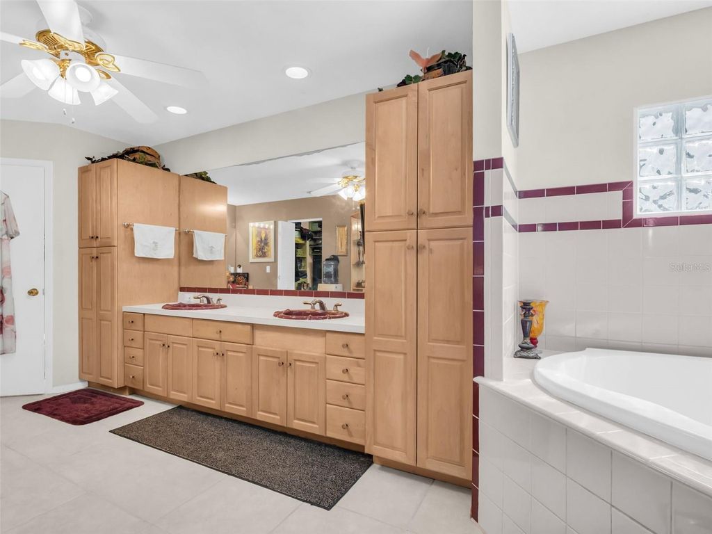 Image 23 of property listing at 3061 ALT 19, Palm Harbor, FL 34683