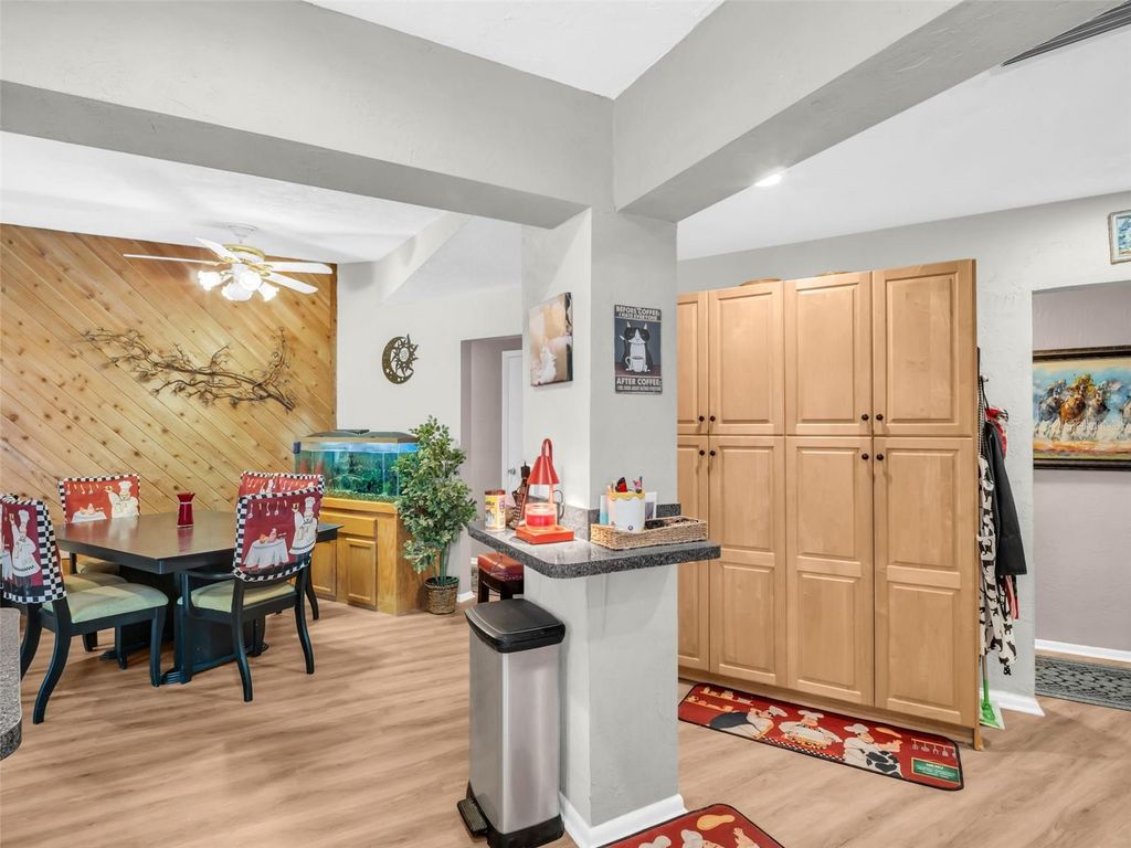 Image 10 of property listing at 3061 ALT 19, Palm Harbor, FL 34683