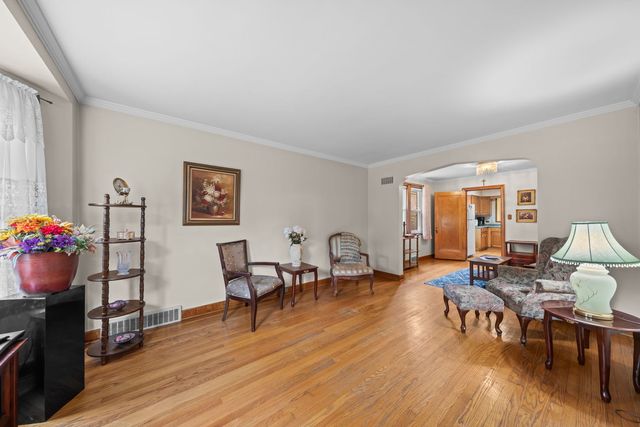 2828 N Melvina Avenue, Chicago, IL 60634
