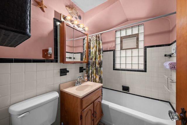 2828 N Melvina Avenue, Chicago, IL 60634
