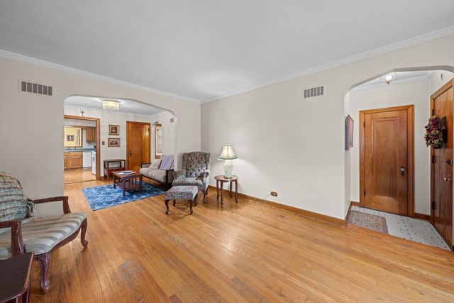 2828 N Melvina Avenue, Chicago, IL 60634