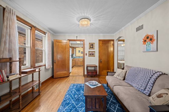 2828 N Melvina Avenue, Chicago, IL 60634