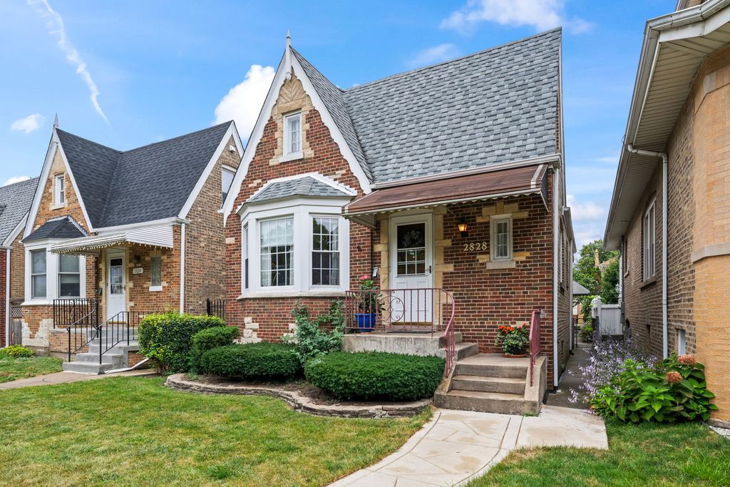 2828 N Melvina Avenue, Chicago, IL 60634