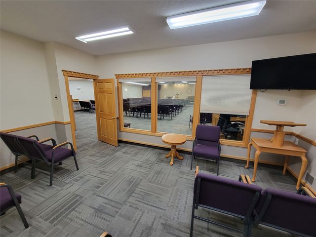 420 E Watrous Avenue, Des Moines, IA 50315