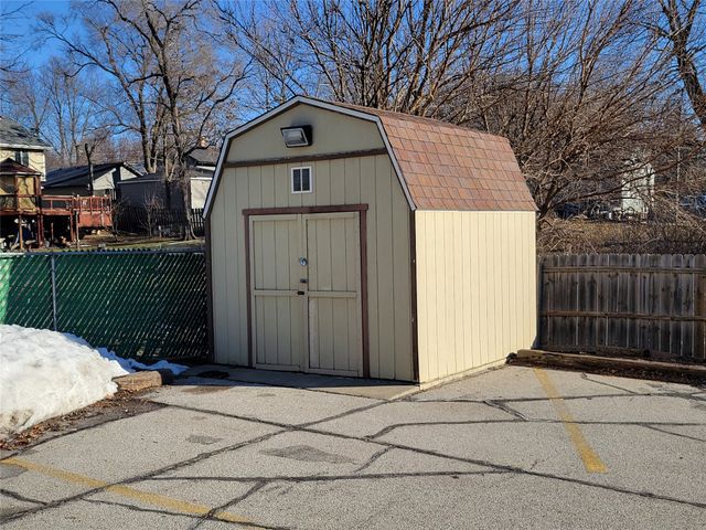 420 E Watrous Avenue, Des Moines, IA 50315