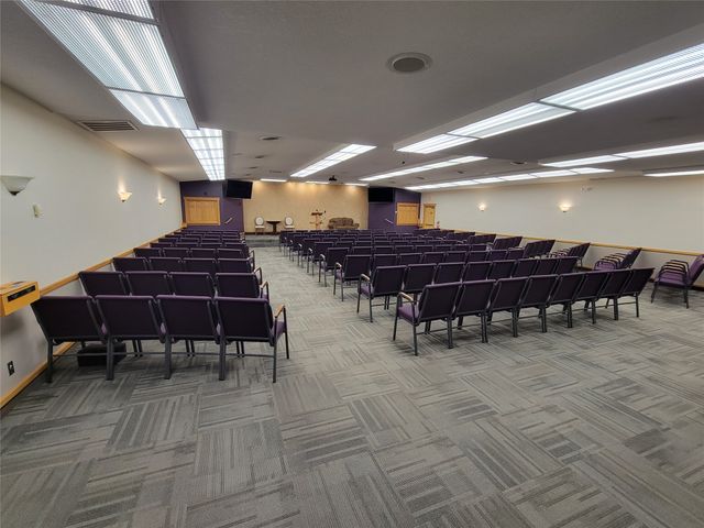 420 E Watrous Avenue, Des Moines, IA 50315