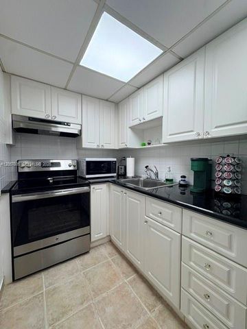 4717 NW 7th Street 30610, Miami, FL 33126