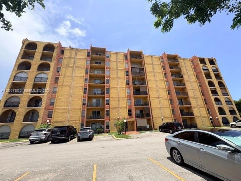 4717 NW 7th Street 30610, Miami, FL 33126