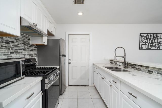 8150 Bassett Street, Houston, TX 77051