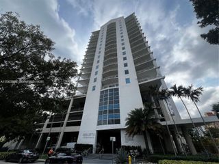 10 SW South River Dr 812, Miami, FL 33130