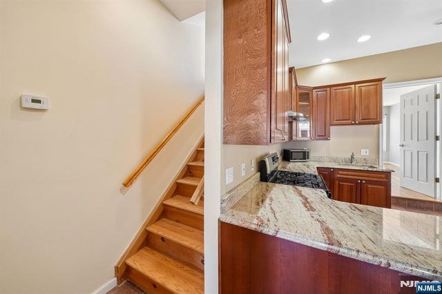 364 New York Avenue 3, Jersey City, NJ 07307