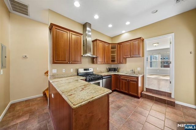 364 New York Avenue 3, Jersey City, NJ 07307