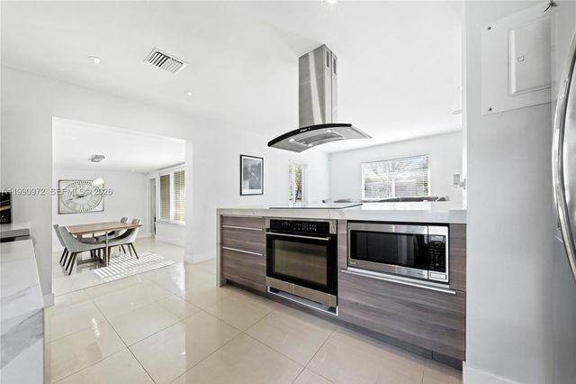 217 E Acre Dr, Plantation, FL 33317