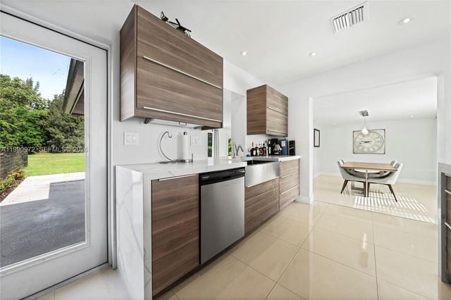 217 E Acre Dr, Plantation, FL 33317