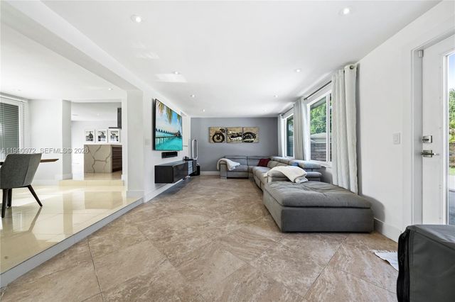 217 E Acre Dr, Plantation, FL 33317