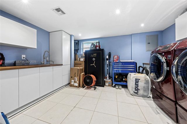 217 E Acre Dr, Plantation, FL 33317