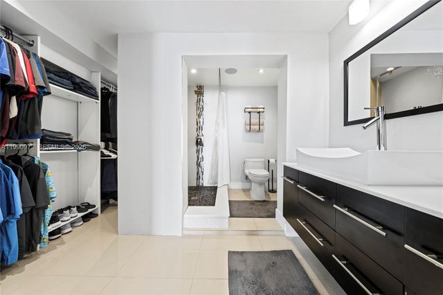 217 E Acre Dr, Plantation, FL 33317