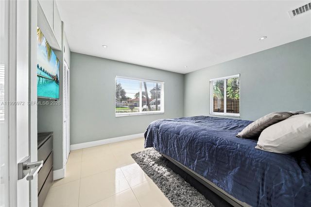 217 E Acre Dr, Plantation, FL 33317