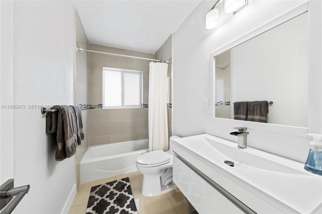 217 E Acre Dr, Plantation, FL 33317