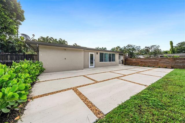 217 E Acre Dr, Plantation, FL 33317