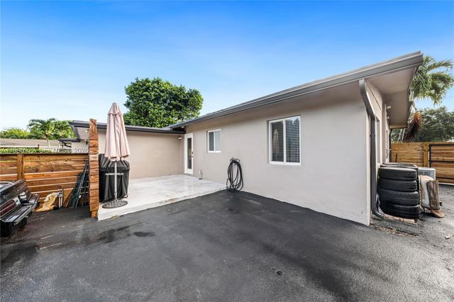 217 E Acre Dr, Plantation, FL 33317