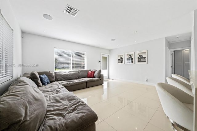 217 E Acre Dr, Plantation, FL 33317