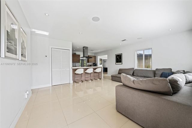 217 E Acre Dr, Plantation, FL 33317